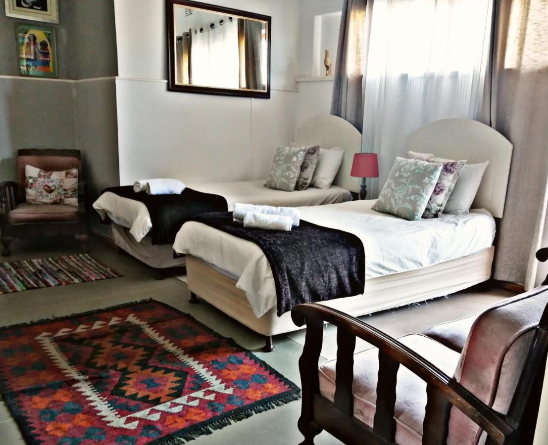 Suzie'S Coffee Shop Accommodation Bellville Extérieur photo
