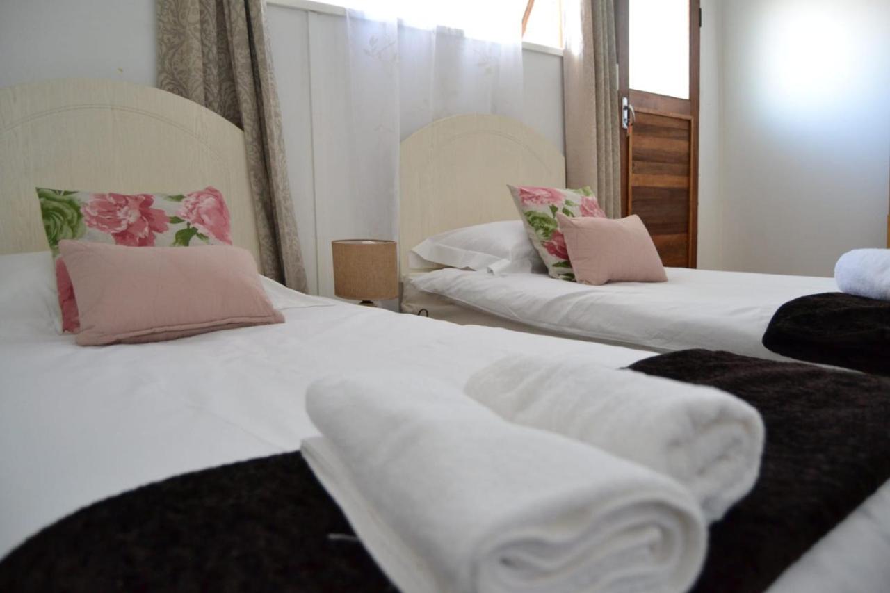 Suzie'S Coffee Shop Accommodation Bellville Extérieur photo