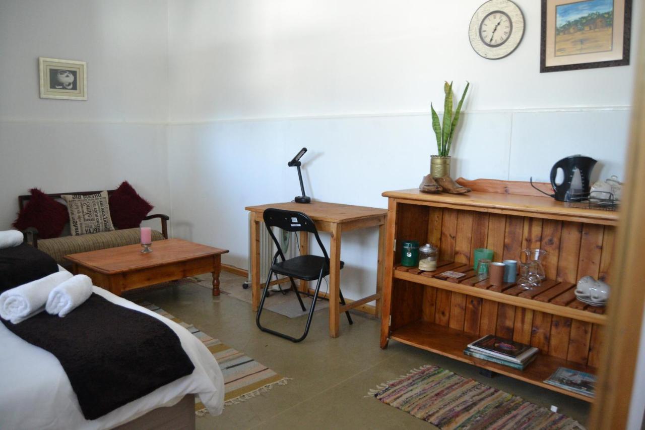 Suzie'S Coffee Shop Accommodation Bellville Extérieur photo