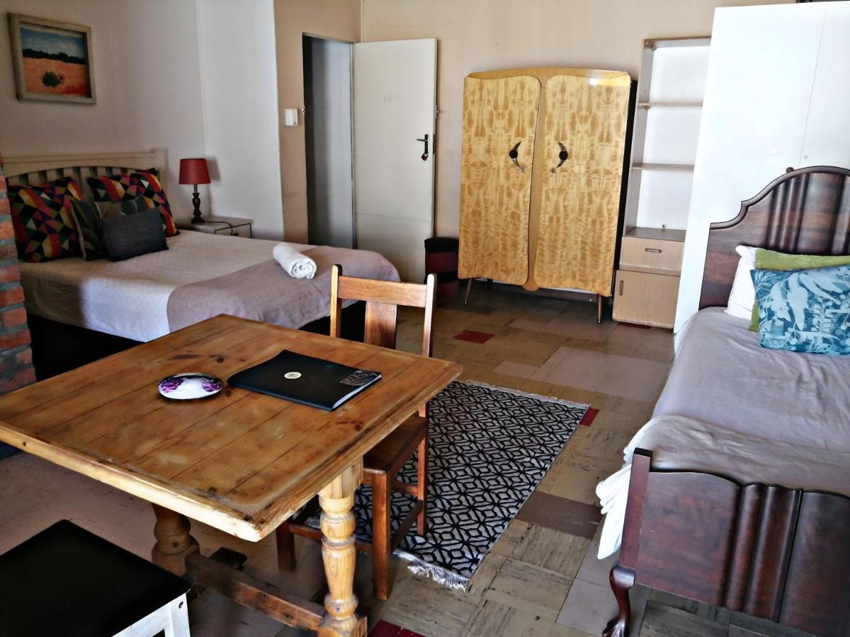 Suzie'S Coffee Shop Accommodation Bellville Extérieur photo
