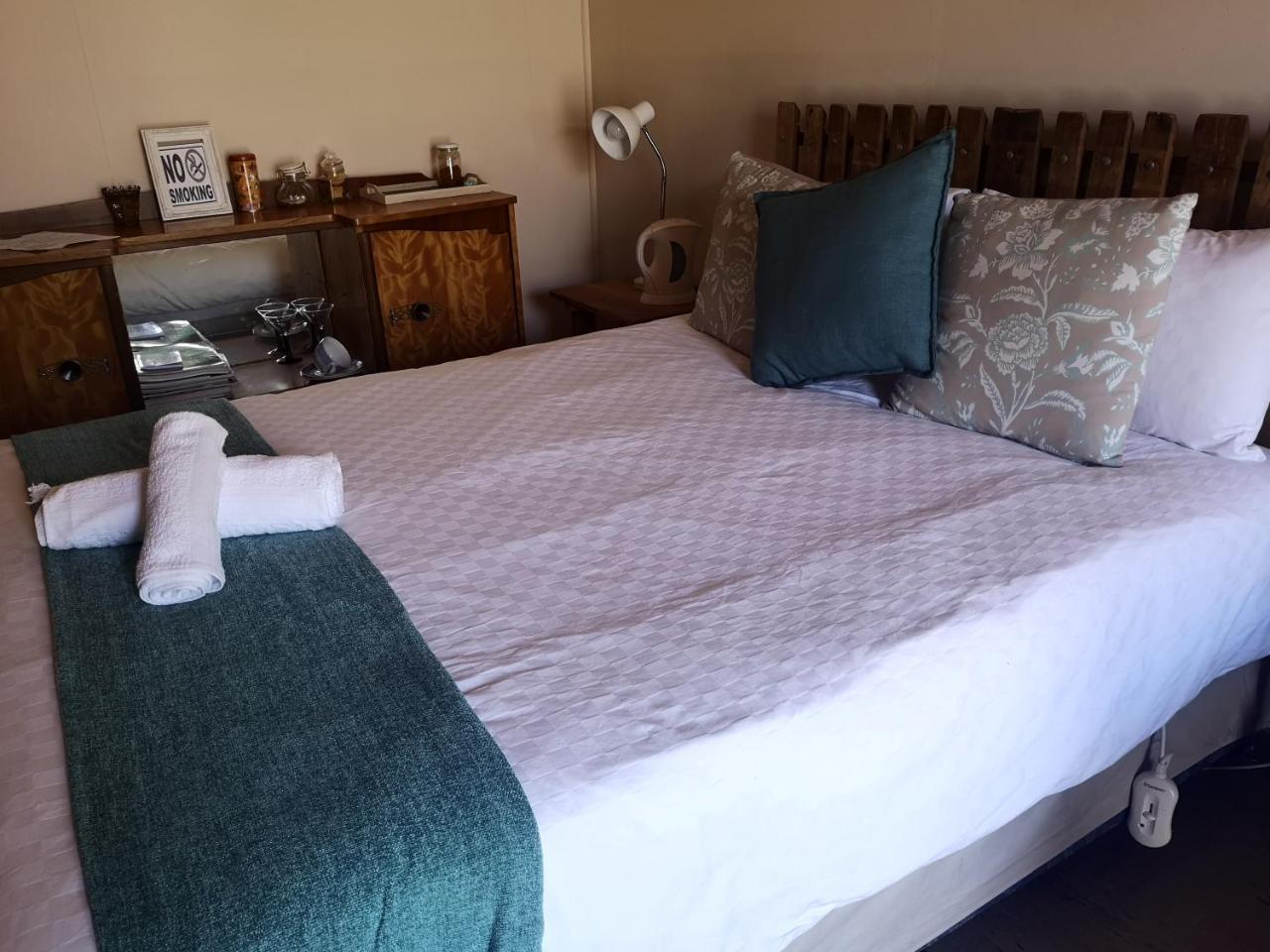 Suzie'S Coffee Shop Accommodation Bellville Extérieur photo